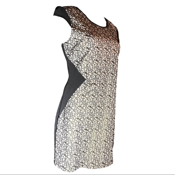 Hourglass dress with gold/black net texture - Picture 4 of 5